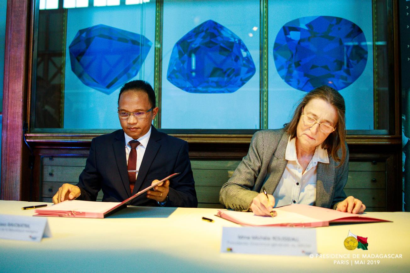  Signature du protocole d’accord pour la donation à la République de Madagascar du fonds lithologique du BRGM 