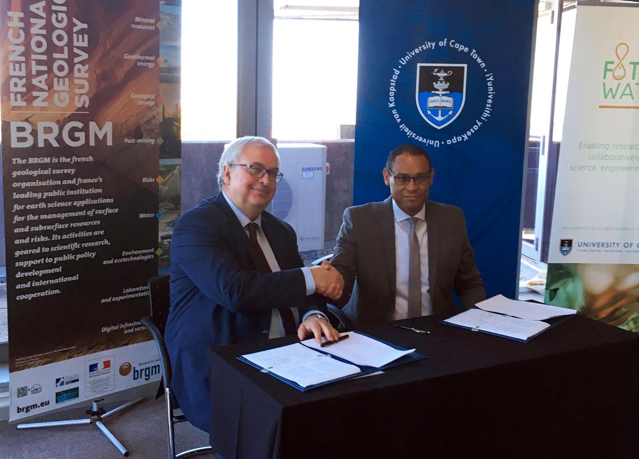Signature of the agreement between BRGM and University of Cape Town 