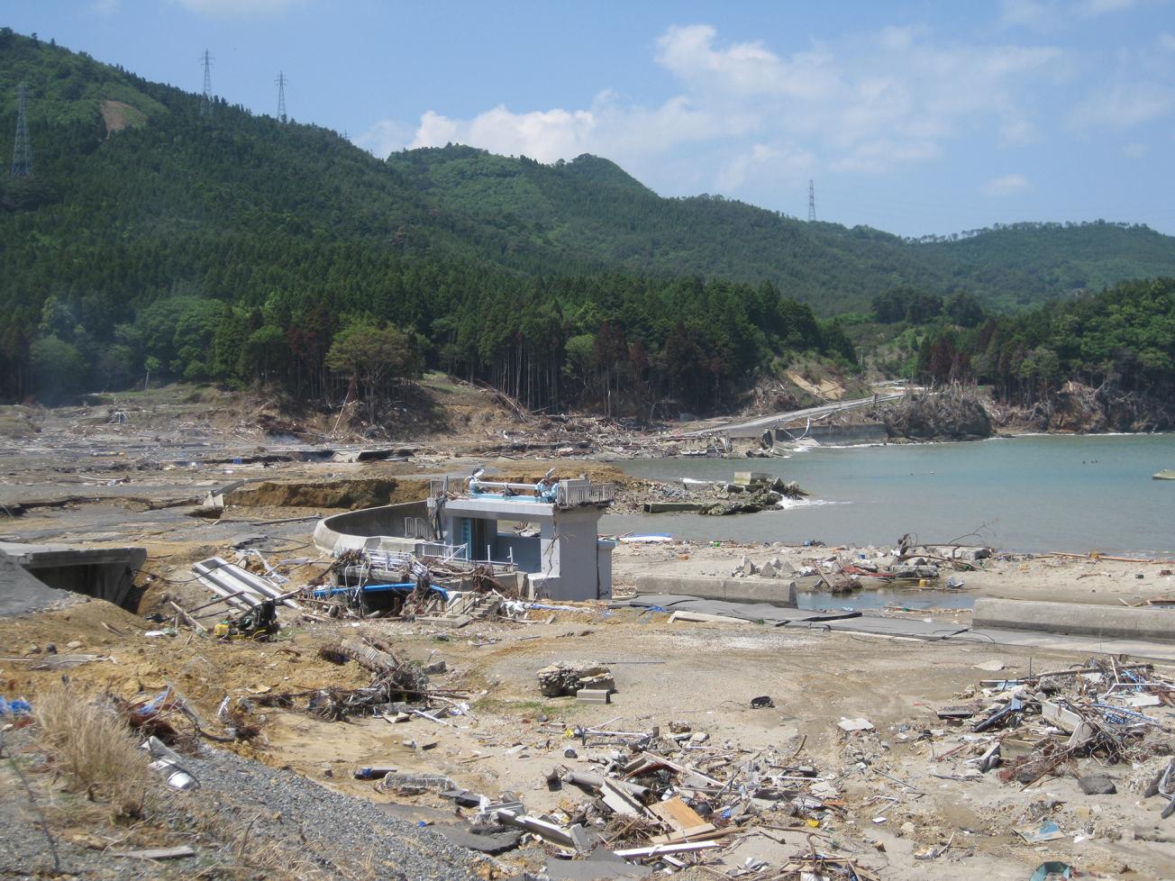 Village de pêcheurs détruit par le tsunami induit par le séisme de Tohoku en 2011, Japon 