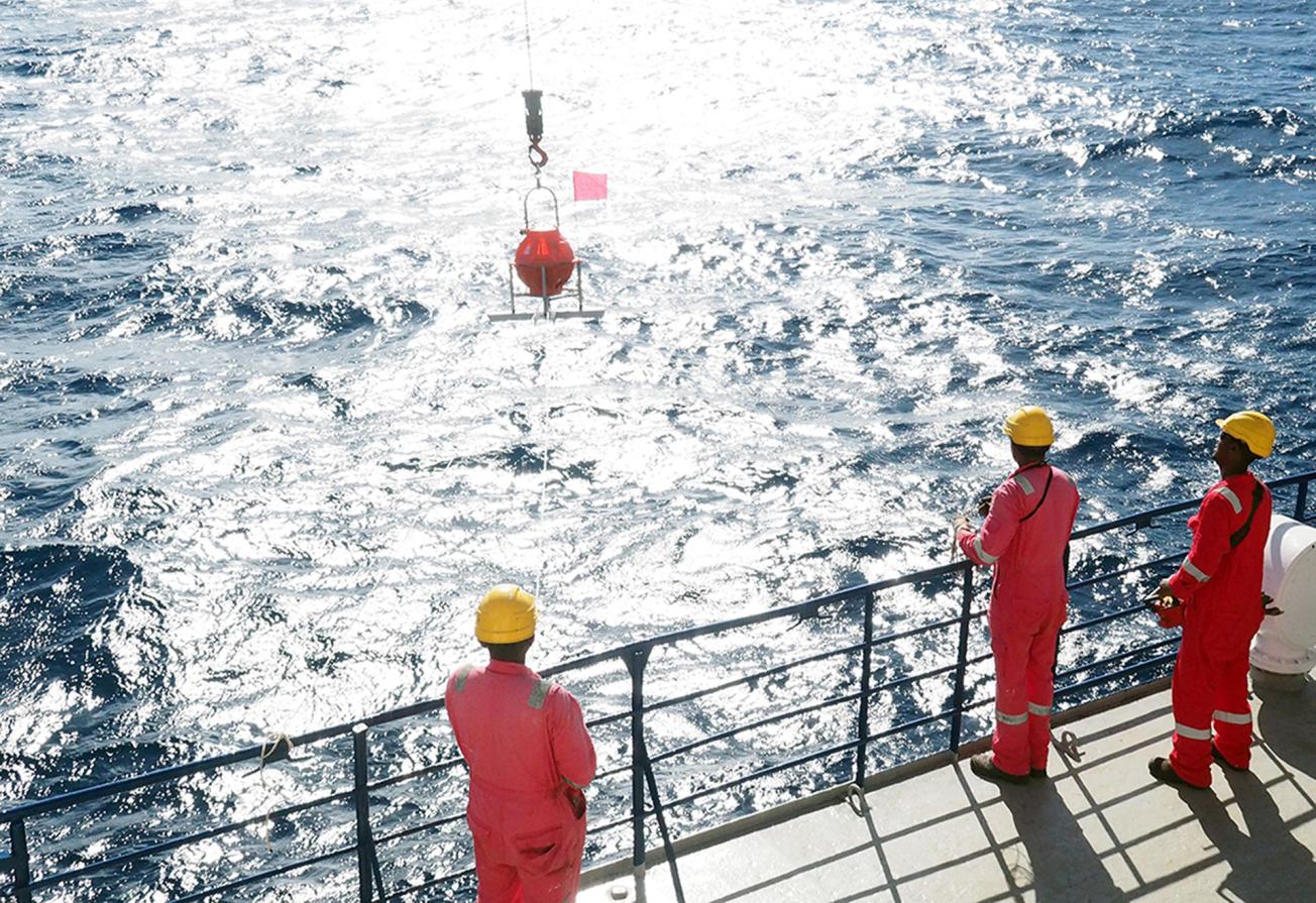 Launching of an underwater seismic station