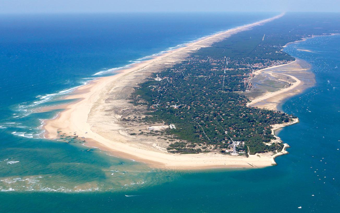 The sandy peninsula of Cap Ferret will have to adapt continuously to the changes caused by rising and variable sea levels