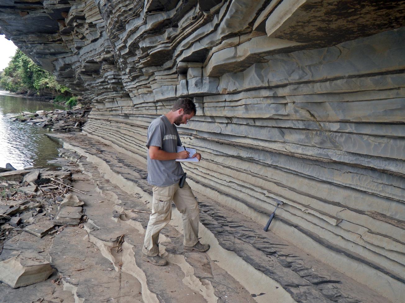 Affleurements schisto-calcaires sur les rives du fleuve Niari 