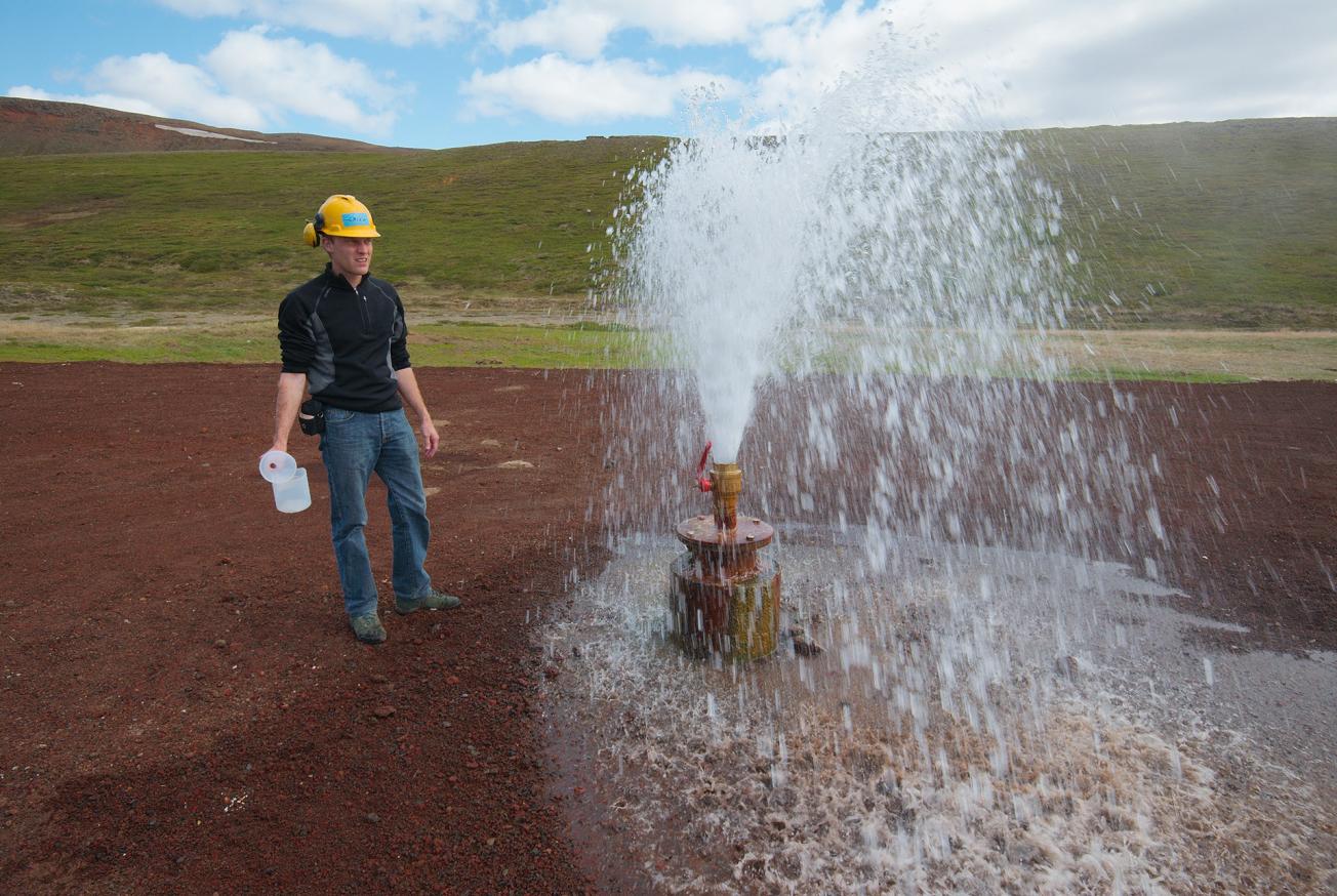 Taking samples from a high-enthalpy geothermal borehole in Krafla    