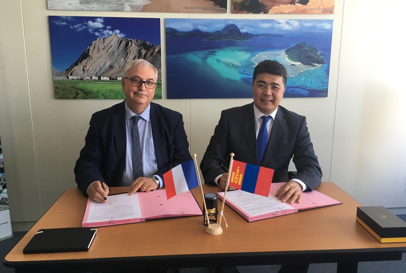Signature of the partnership agreement with Mongolia