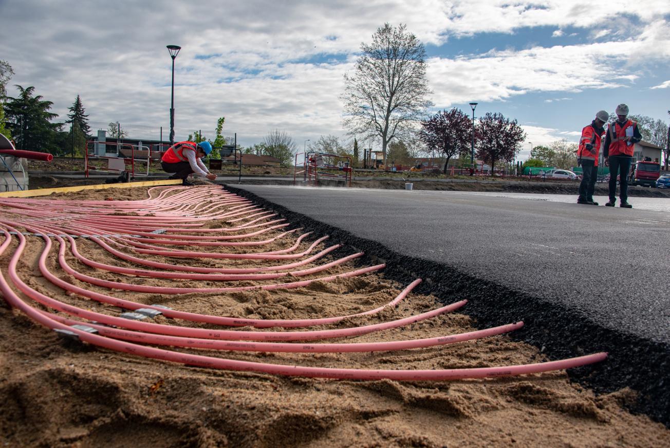 The system installed in Egletons (Corrèze) aims to stop ice and snow forming on a road using the urban heating network.