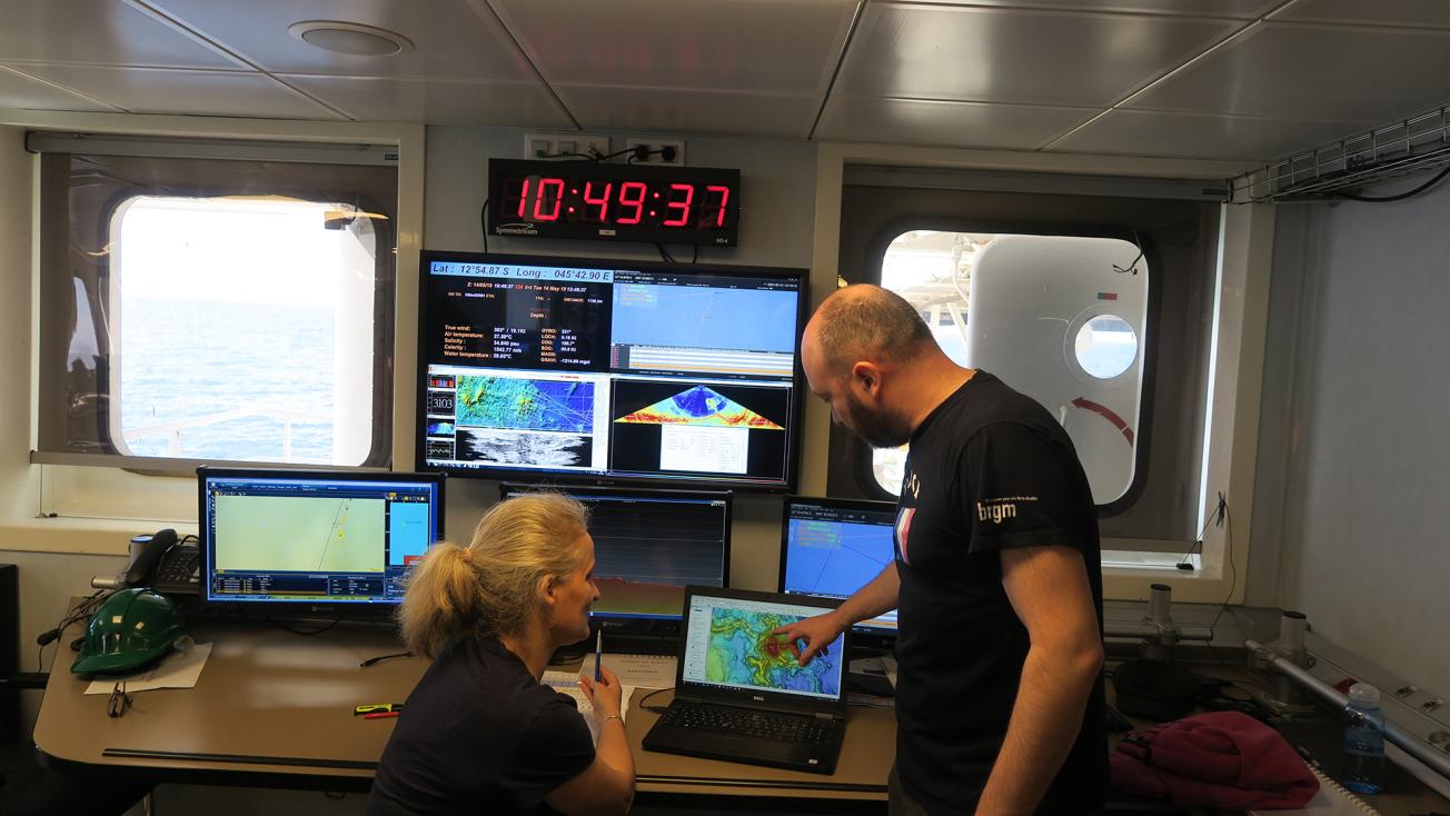 Monitoring of the acoustic acquisition monitoring station during the observation campaign on board the Marion Dufresne, which led to the discovery of the new volcano in May 2019. 