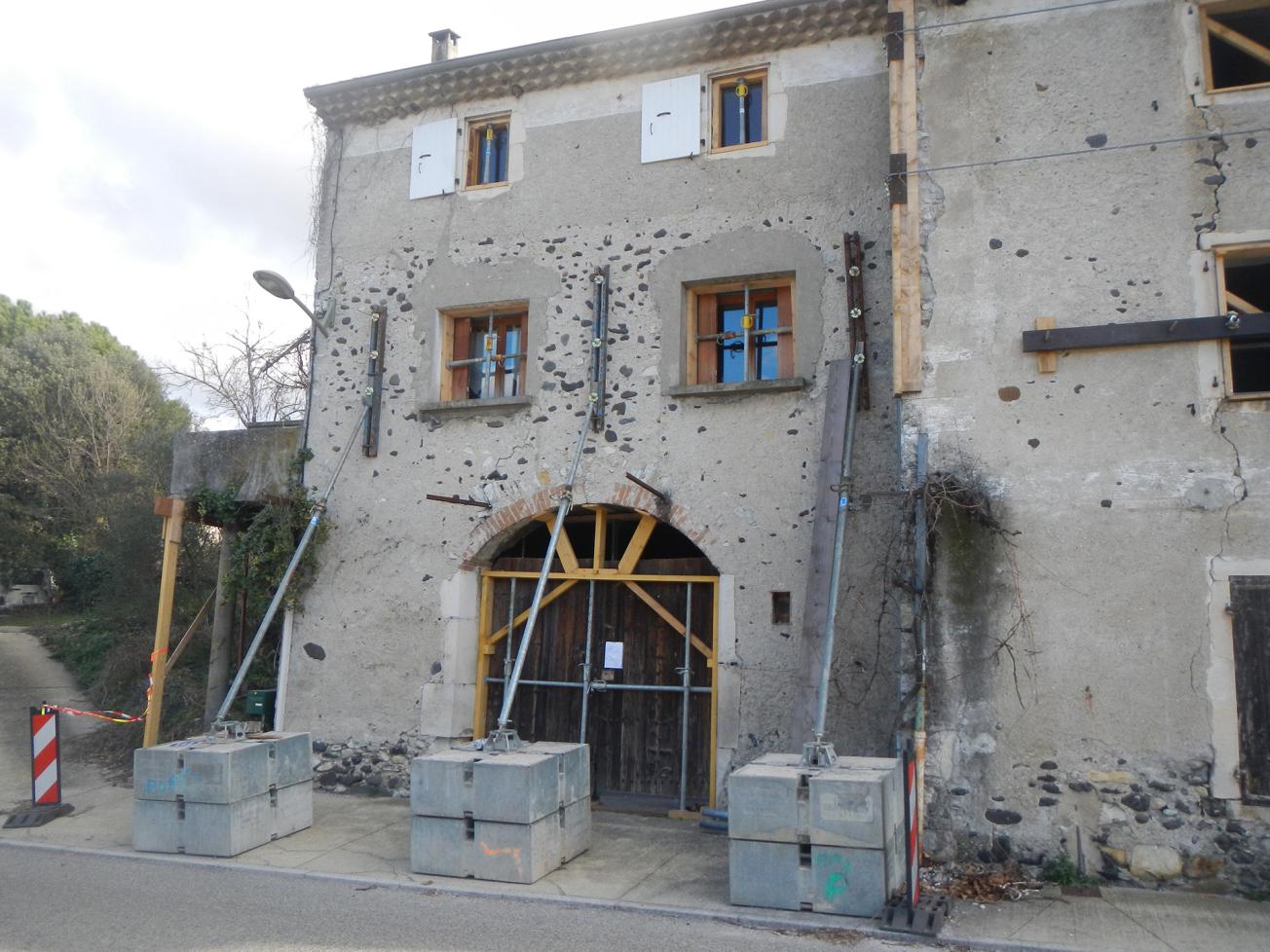 Confortement d’une maison endommagée par le séisme du Teil (commune de Viviers, 2020).