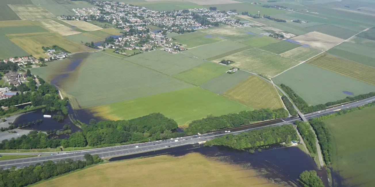Survol en drone de la zone située entre Gidy et Cercottes (Loiret, 45) après les inondations de fin mai-début juin 2016 (Loiret, 9 juin 2016).