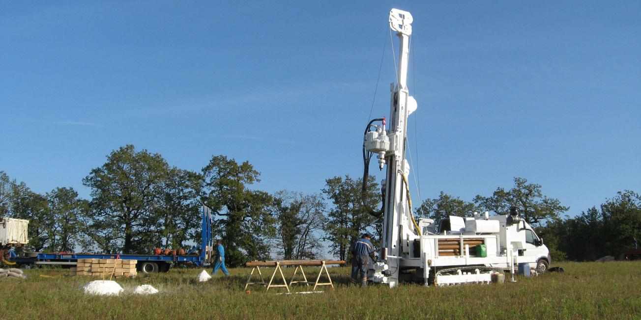 Core drilling for deposit assessment (Aquitaine, France).