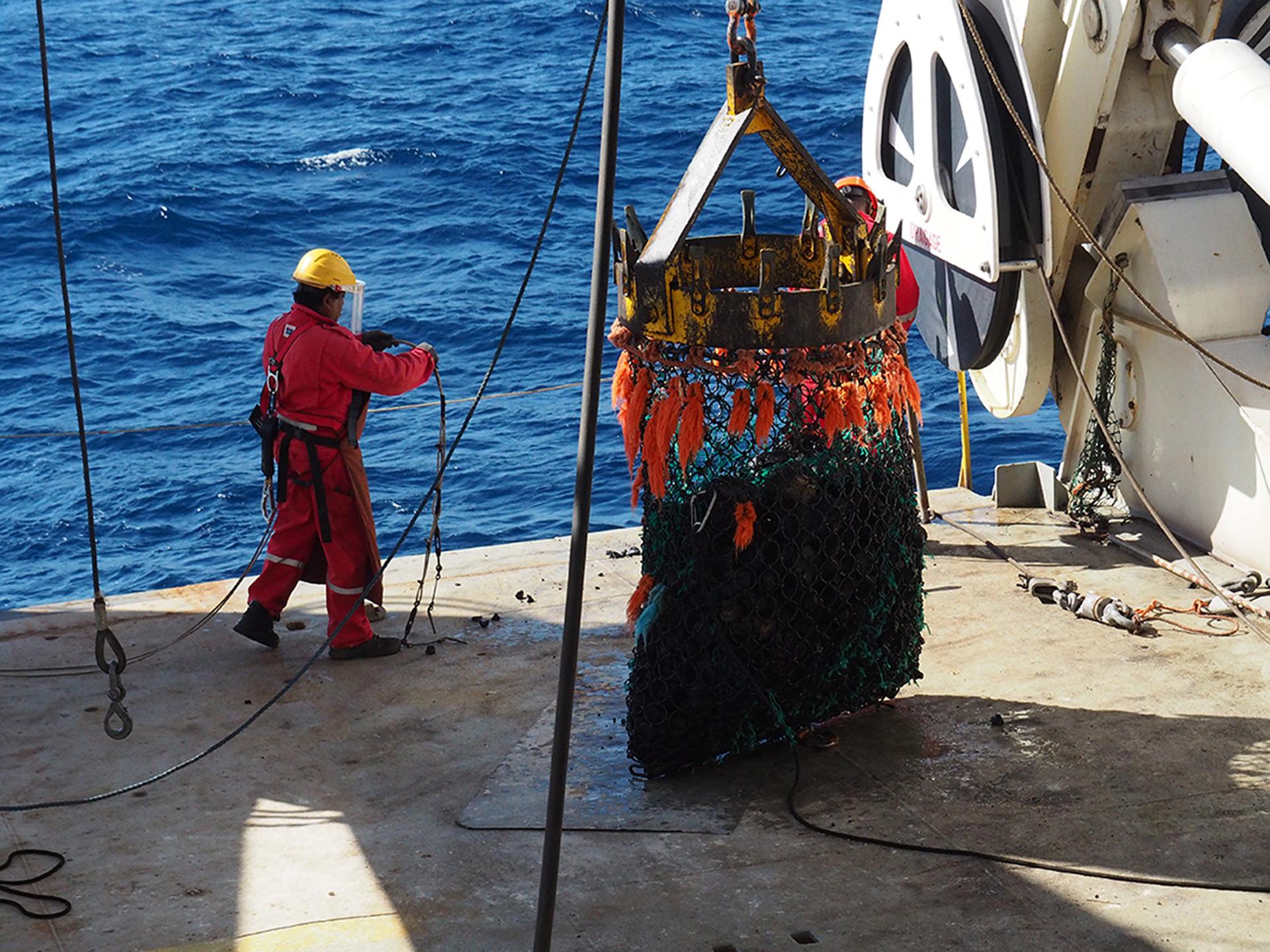 MAYOBS2 oceanographic campaign in Mayotte to study the new underwater volcano
