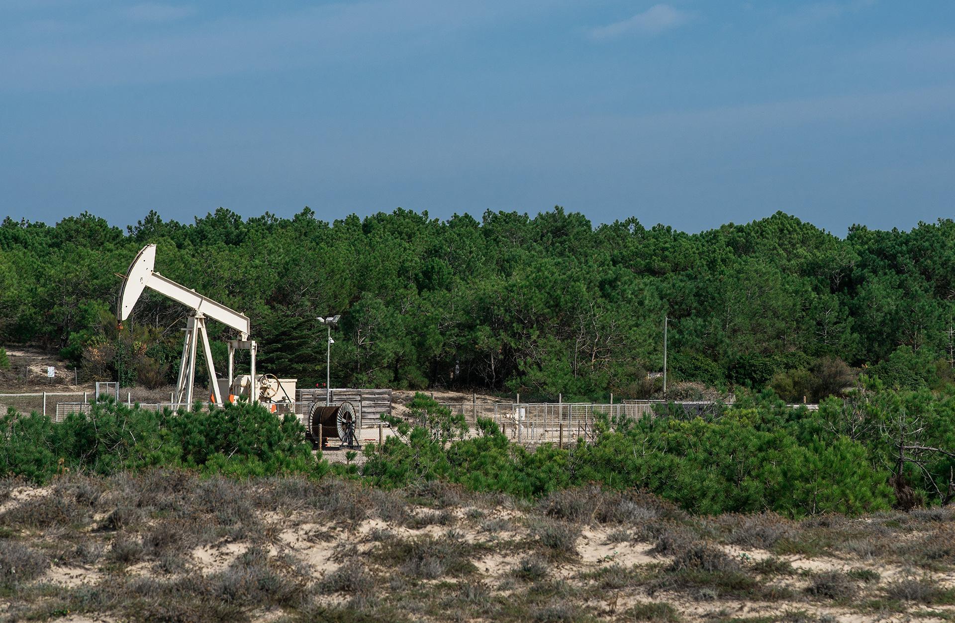  Oil wells 