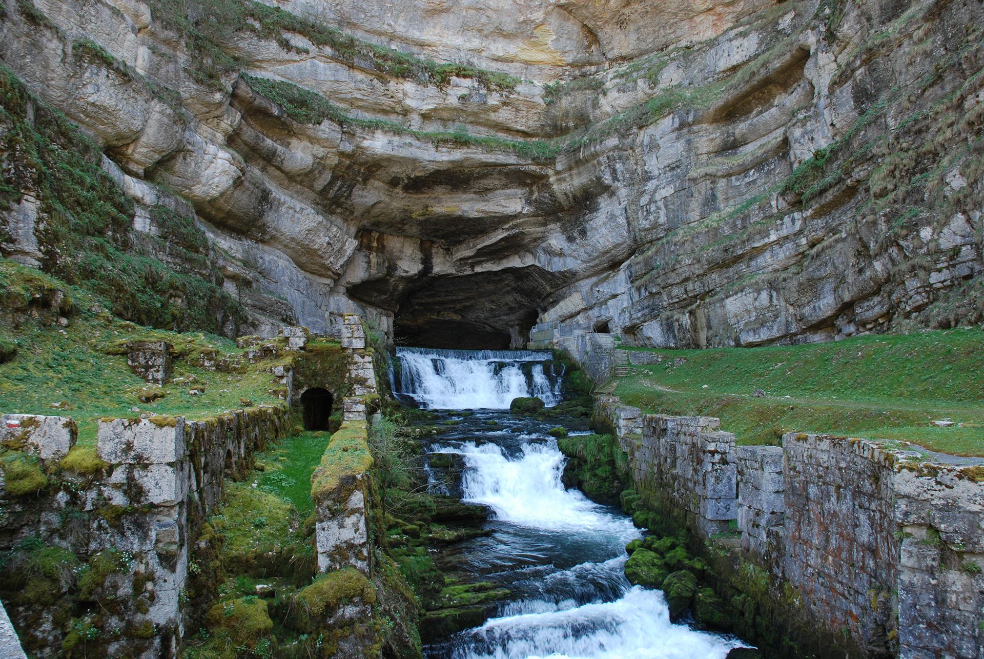 The source of the Loue, a resurgence of the Doubs