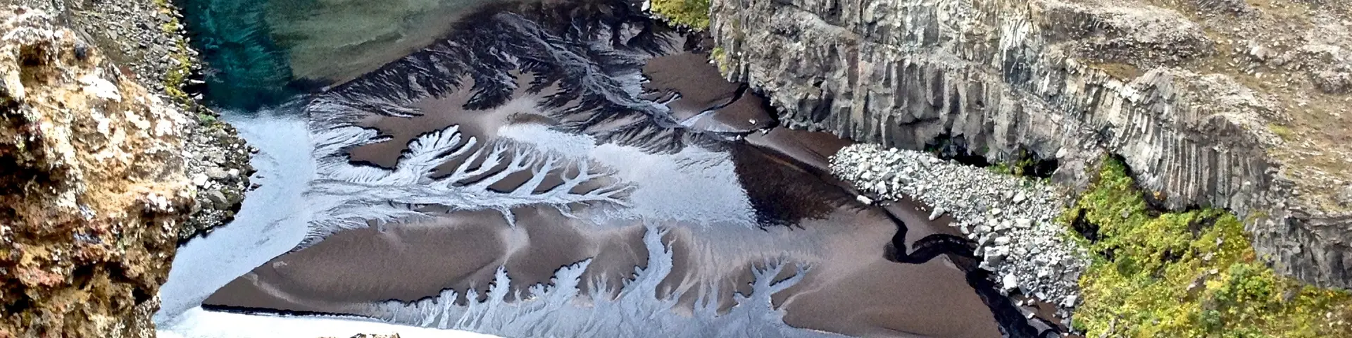 Flood discharge patterns on the volcanic sand of the Jökulsá Canyon in Fjöllum, Iceland