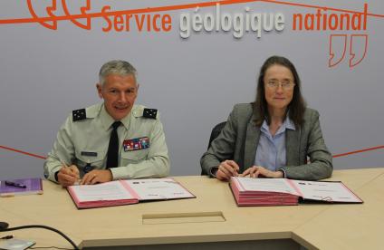 Signature de l’accord de partenariat entre le ministère des Armées et le BRGM