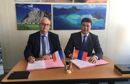 Signature of the partnership agreement with Mongolia