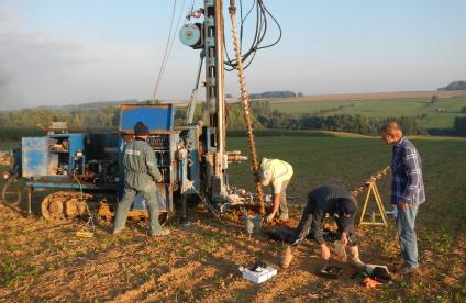 Auger drilling to investigate nitrate diffusion in the unsaturated zone (Picardy, 2014).