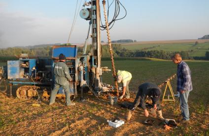 Auger drilling in the unsaturated zone