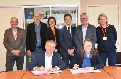 Michèle Rousseau, Présidente-Directrice Générale du BRGM et Jerome Bailly, SVP Innovation, Research and Services de Suez ont reconduit à Orléans l’accord de partenariat scientifique et industriel signé en 2019.