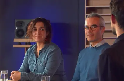 Cécile Capderrey et Gonéri Le Cozannet, spécialistes des risques côtiers au BRGM, invités sur le plateau de l’émission Science en questions.
