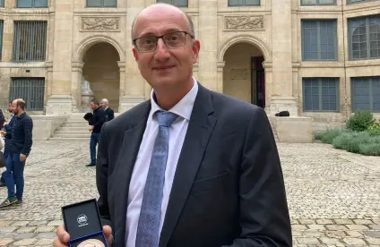 Vincent Lagneau a reçu le prix Dolomieu du BRGM 2023, le 17 octobre.