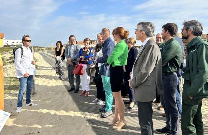 Une sortie terrain a été organisée avec les partenaires de l'Observatoire de la côte de Nouvelle-Aquitaine pour présenter le dispositif CoastSnap, l’état des plages en sortie d’été 2023 ainsi que le dispositif Réseau tempêtes (Biscarosse, 13 octobre 2023).