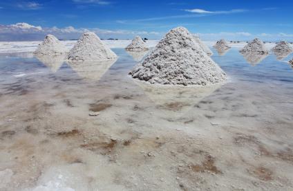 Vue de tas de sel dans le salar d'Uyuni, Bolivie