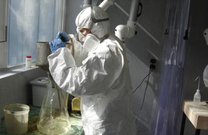 A geochemist analysing a sample of soil contaminated with mercury, Orléans
