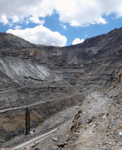 Sampling Pb-Zn-Ag ore, Peru
