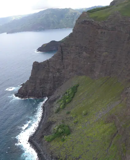 These cliffs could trigger a tsunami in the event of a collapse, French Polynesia