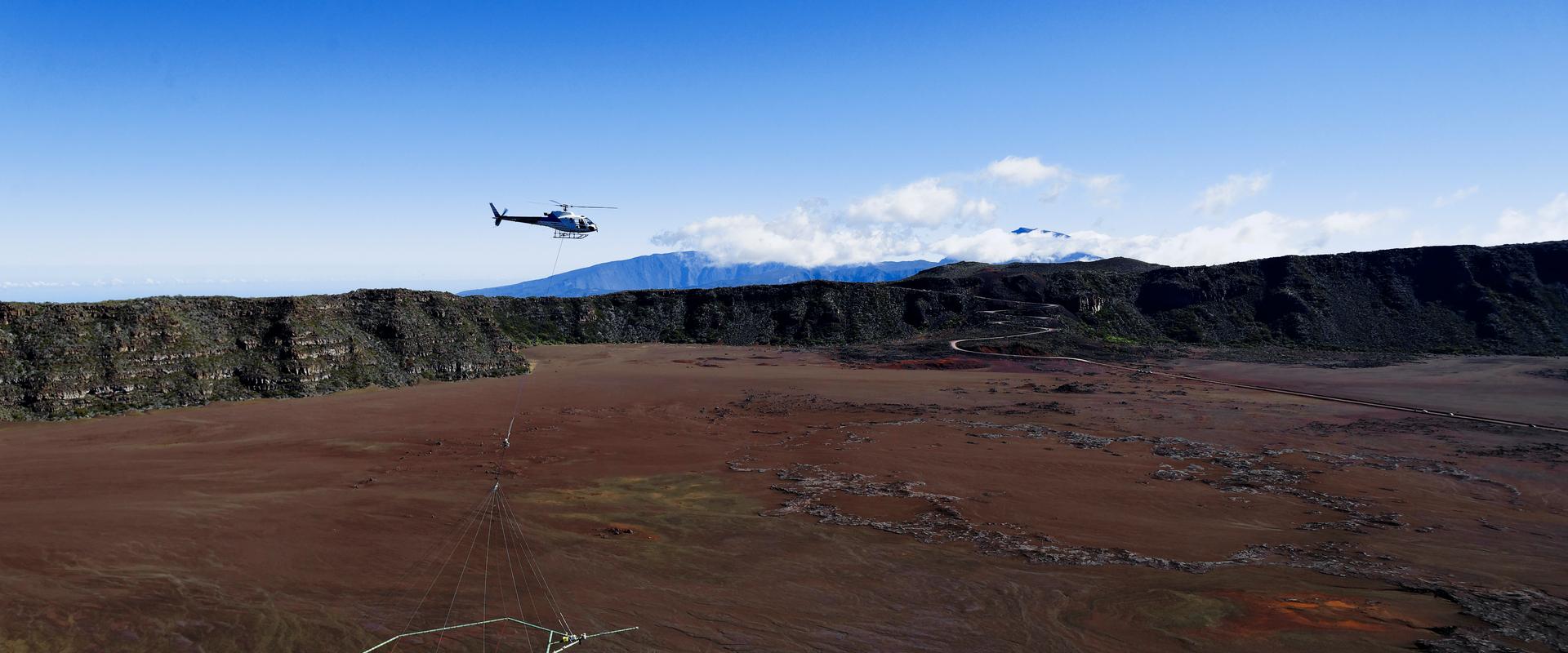 The ReunEM heliborne geophysical survey, Reunion Island