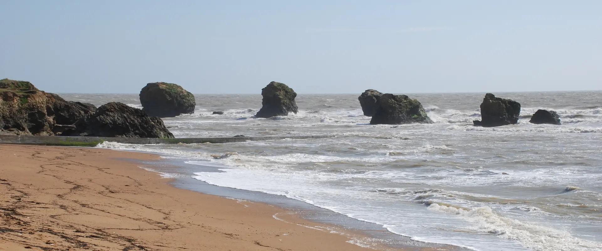 Les rochers des cinq Pineaux sur la Corniche vendéenne, Vendée