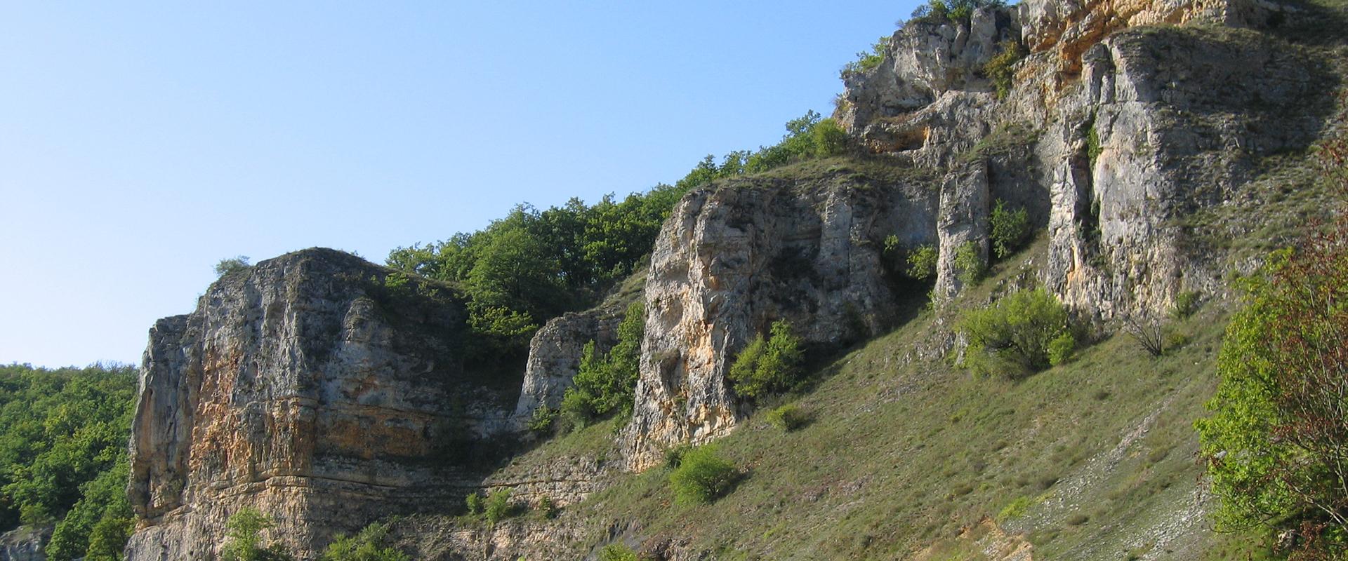 The cliffs of Saint-Moré, Burgundy