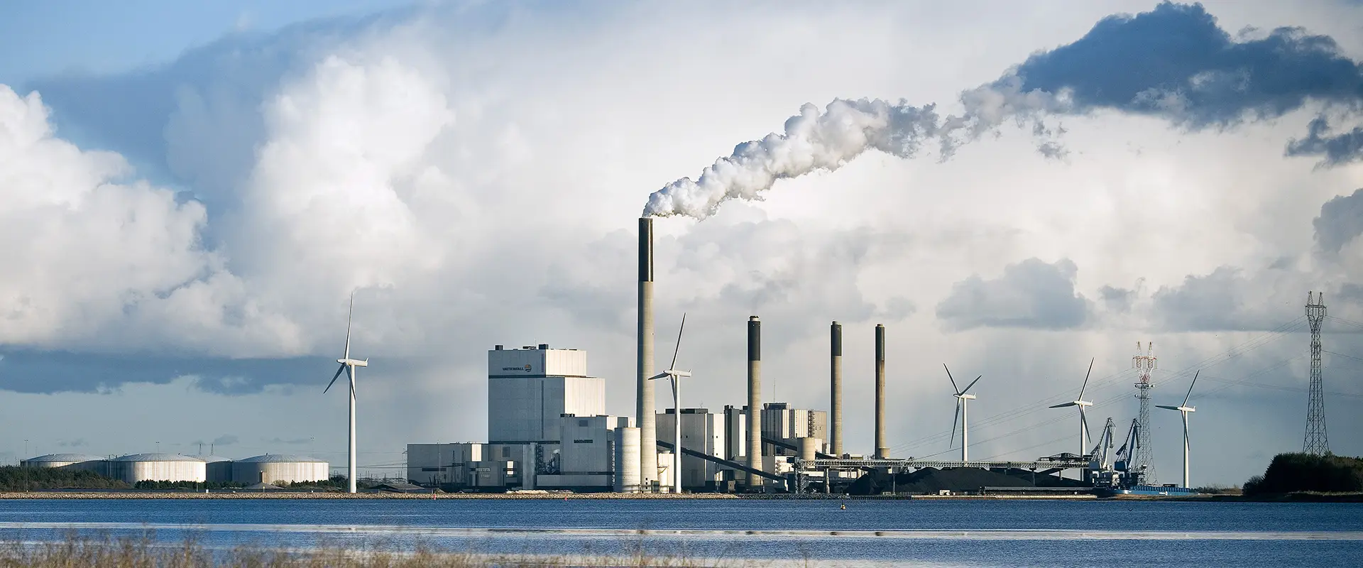 Une centrale électrique au charbon, Danemark