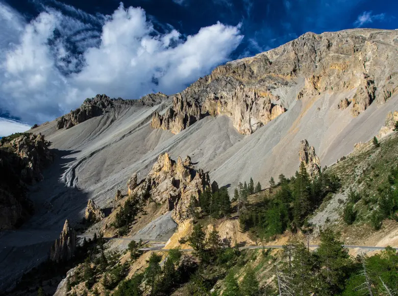 Eboulis et crêtes rocheuses du Col d'Izoard, Haute-Alpes 