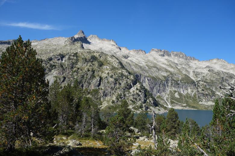 Vues des pics du Néouvielle et du Ramoun dans les Hautes-Pyrénées 
