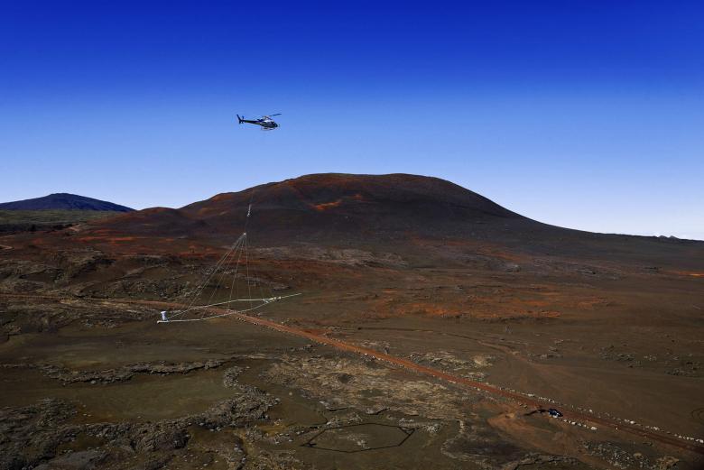 The ReunEM heliborne geophysical survey of La Réunion 
