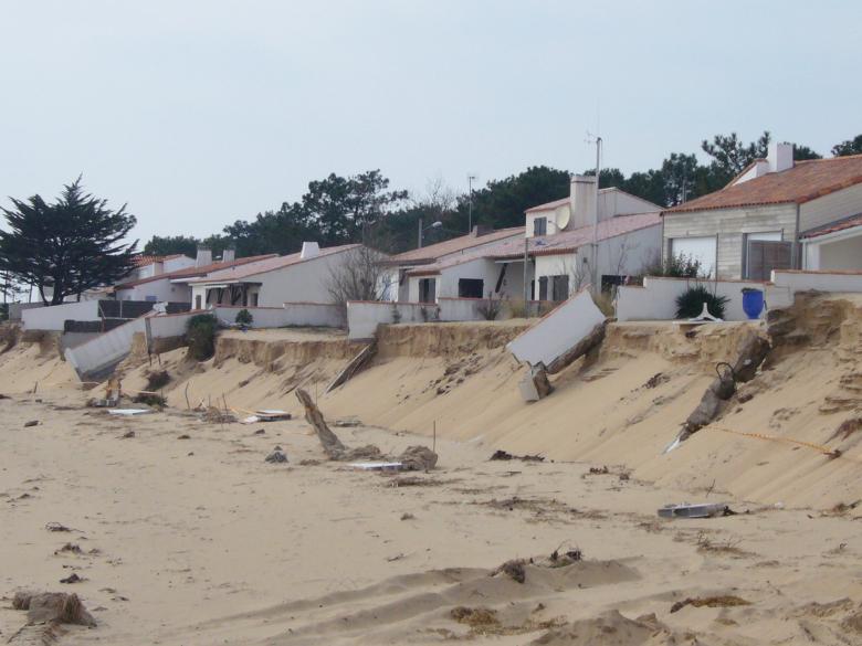 Erosion de la dune à la Tranche-sur-Mer, suite à la tempête Xynthia en Vendée