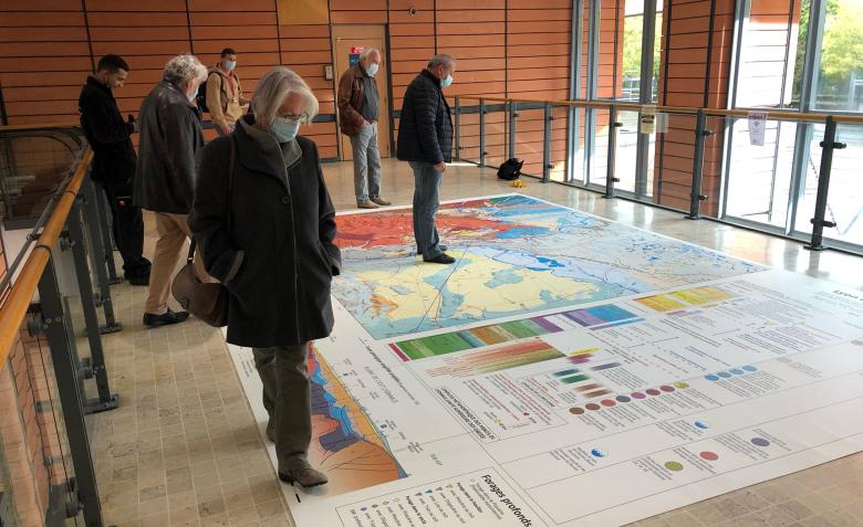 Lors de la 27e Réunion des sciences de la Terre (RST), du 1er au 5 novembre 2021 à Lyon, le BRGM a présenté la nouvelle carte de Lyon, dans un format 4x6 mètres