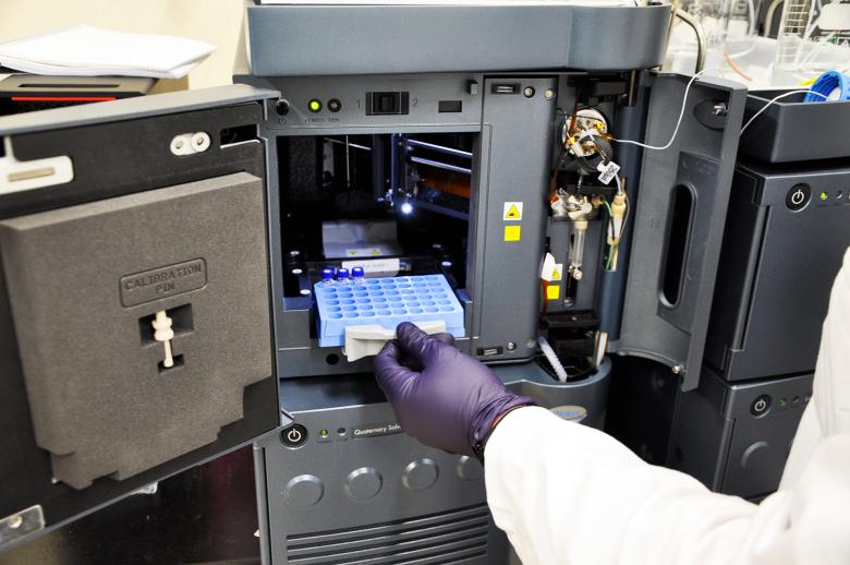 The mass spectrometer is used to analyse samples for metabolites of plant protection substances.