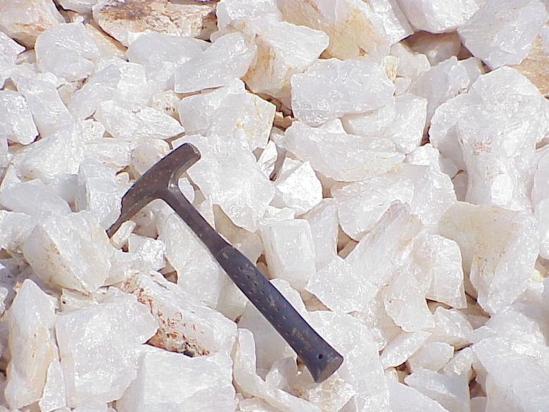 Detailed view of foundry quartz from the Kiranomena mine, west of Antananarivo (Madagascar, 2001).