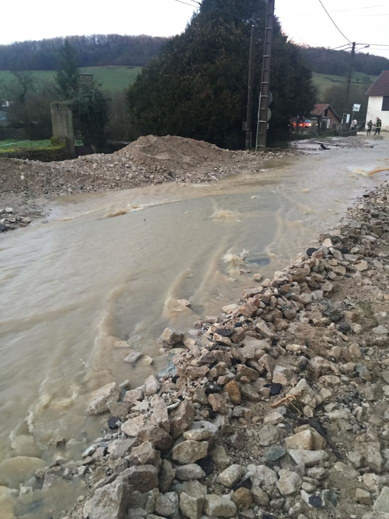 Coulée de boue et dégradation du réseau routier (Quemigny-sur-Seine, 2020).