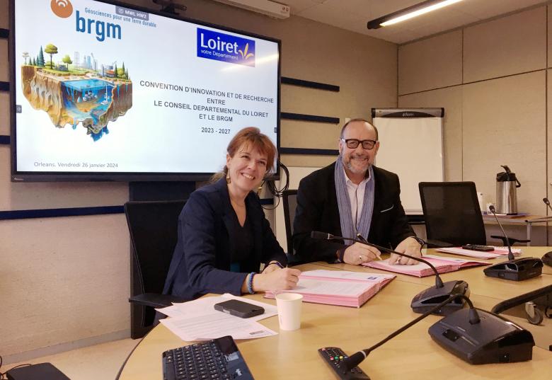 Vendredi 26 janvier 2024, Catherine Lagneau, PDG du BRGM, et Marc Gaudet, président du Département du Loiret, ont signé un accord scientifique visant à renforcer la recherche sur la gestion du sous-sol et des ressources naturelles du Loiret.